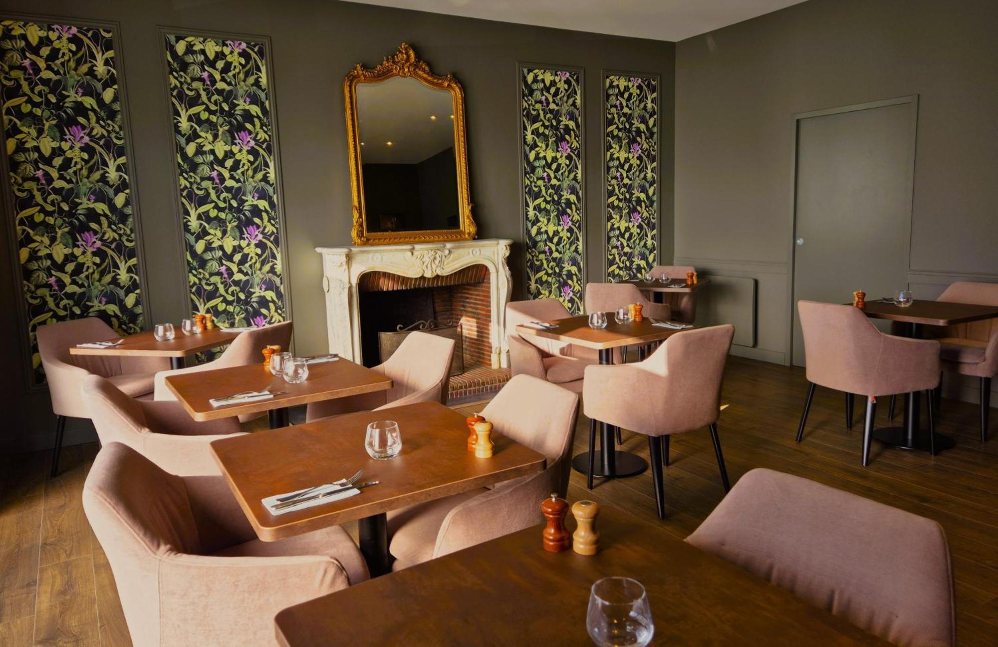 Le Beaugency Hotel Exterior photo